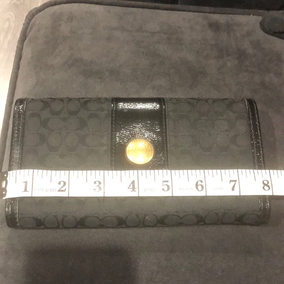 Authentic Coach wallet - Picture 1 of 8